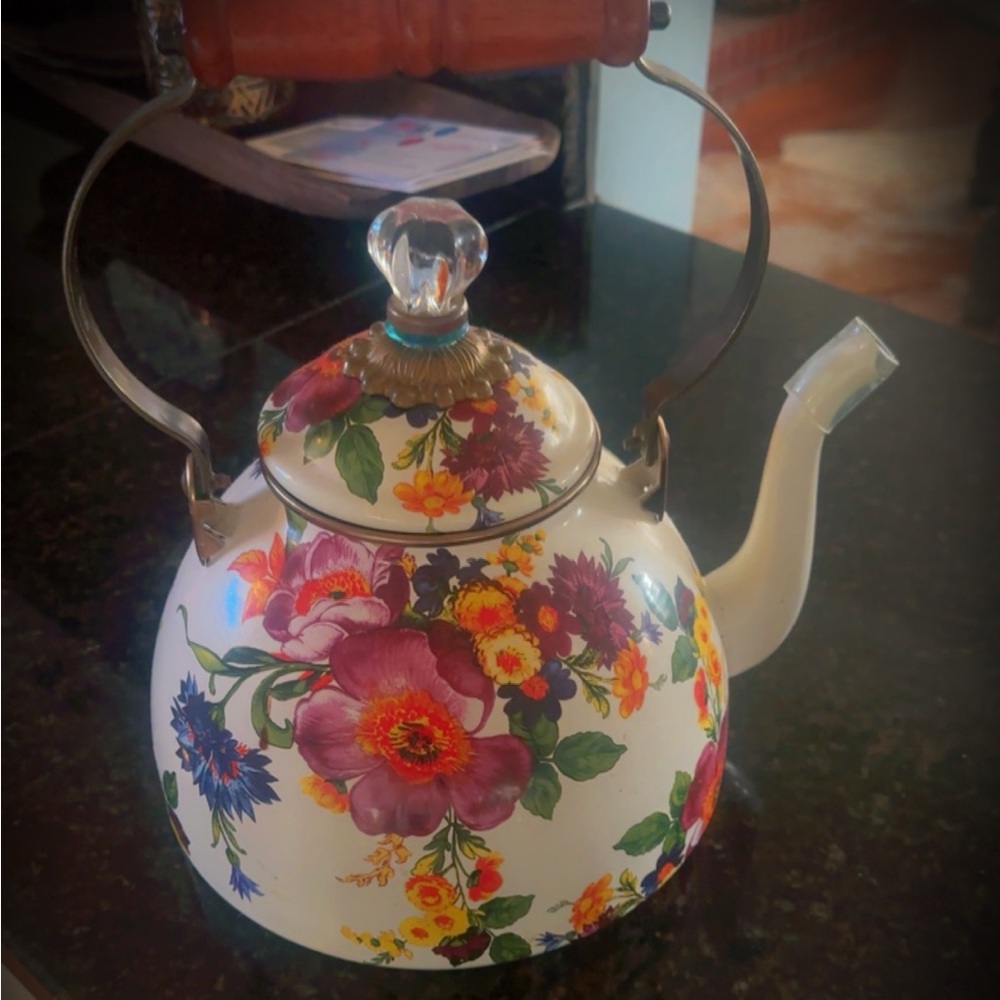 Tea pot